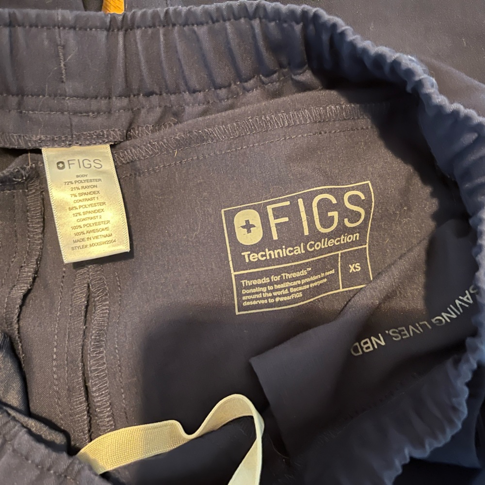 Men’s Figs scrub Joggers XS - great condition.